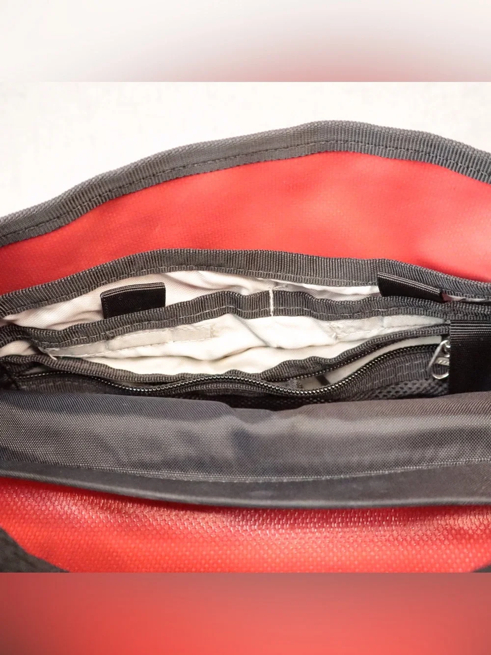 North Face Base Camp Voyager Messenger Bag Water Resistant Red Outdoor Laptop